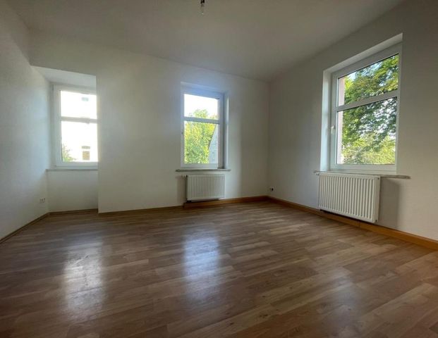 Sanierte Zweiraumwohnung mit KfZ-Stellplatz ab sofort zu vermieten - Foto 1