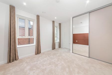 3 bedroom flat to rent - Photo 4