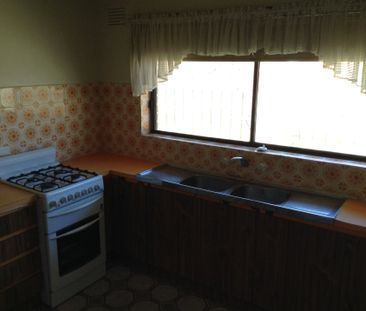 CENTRAL OAKLEIGH LIVING – LOW MAINTENANCE VILLA - Photo 4