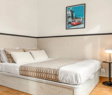 Room in a shared 10-bedroom apartment for rent in Lisbon - Photo 5