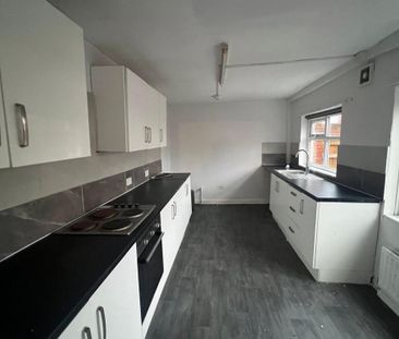 4 bedroom terraced house to rent - Photo 6