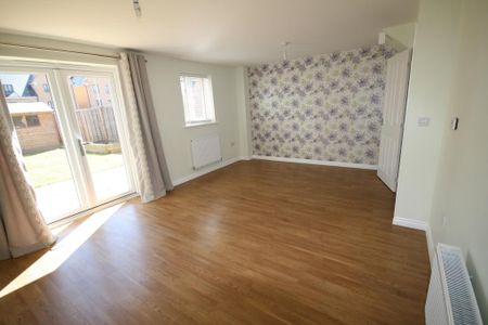 3 bedroom semi-detached house to rent - Photo 2