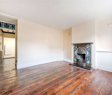 Delightful two bedroom cottage moments from Winchester train station. - Photo 5