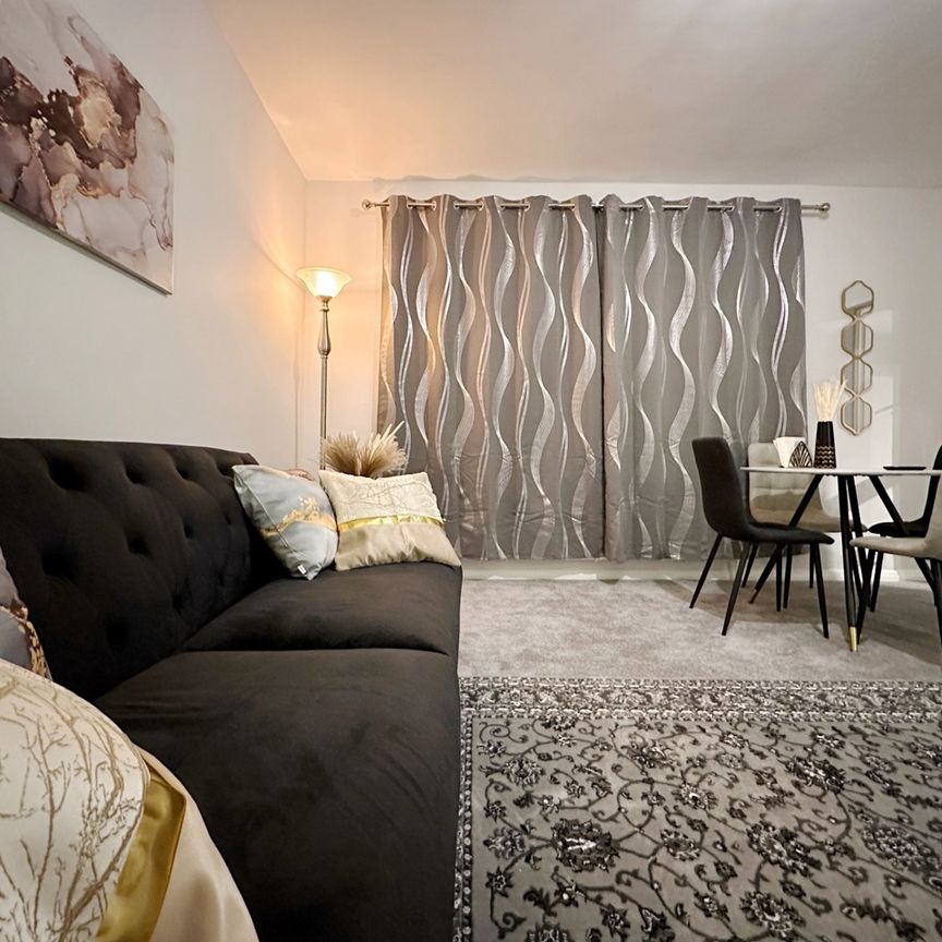 3 Bed Flat, Chaucer House, SW1V - Photo 1