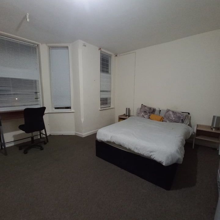 1 Bed Flat, Colwick Road, NG2 - Photo 1