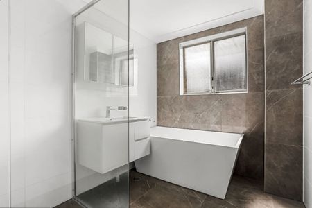 Renovated Two-Bedroom Apartment! - Photo 3
