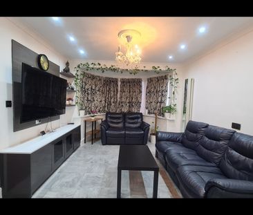 3 Bed Terraced House, Warden Avenue, HA2 - Photo 3