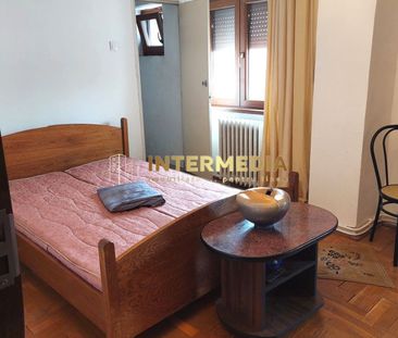 Apartament 3 camere decomandat Cetate 2 bai utilat si mobilat complet - Photo 2
