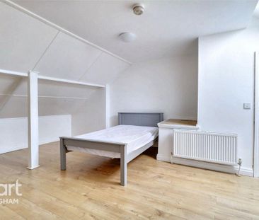 1 bedroom coach house to rent - Photo 2