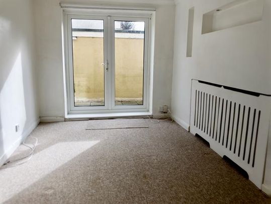 1 bedroom ground floor flat to rent - Photo 1