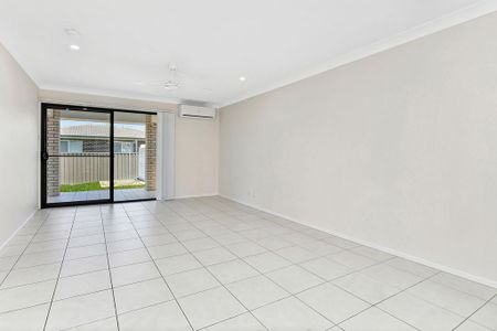 Delightful duplex offering low-maintenance lifestyle - Photo 2