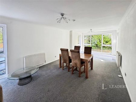 3 bedroom flat to rent - Photo 4