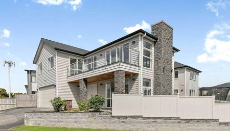 Stunning 5 Beds with Sea Views - Photo 2