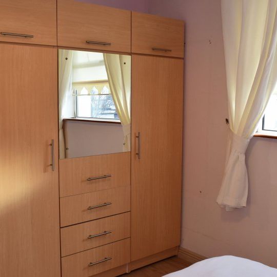 Furnished room in 3-bedroom house in Tallagh, Dublin - Photo 1