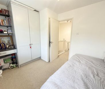 2 Bedroom House - Mid Terrace To Let - Photo 6