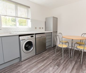 Lyon Close, Maidenbower, Crawley - Photo 1