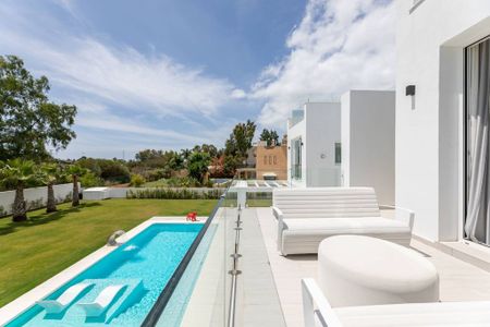 5 bedroom luxury Villa for rent in Benahavís, Spain - Photo 2