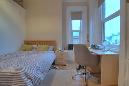 3 bedroom apartment to rent - Photo 2