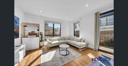 Spacious 3-Bedroom Townhouse Close to Noble Park Train Station - Photo 2