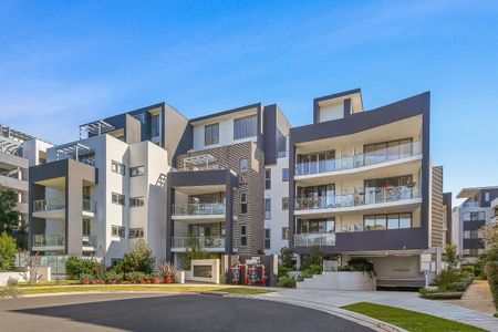 Penthouse-Style Apartment Minutes' To Trains - Photo 4