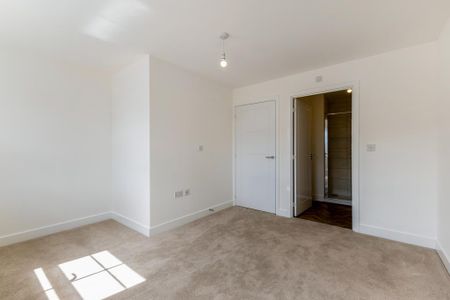 4 bedroom semi-detached house to rent - Photo 5