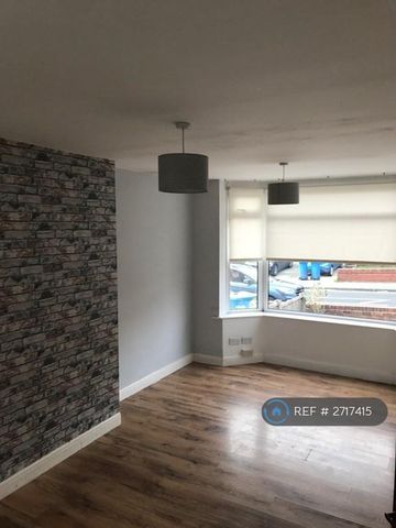 3 bedroom semi-detached house to rent - Photo 3