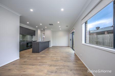 Well Presented Family Home! - Photo 2