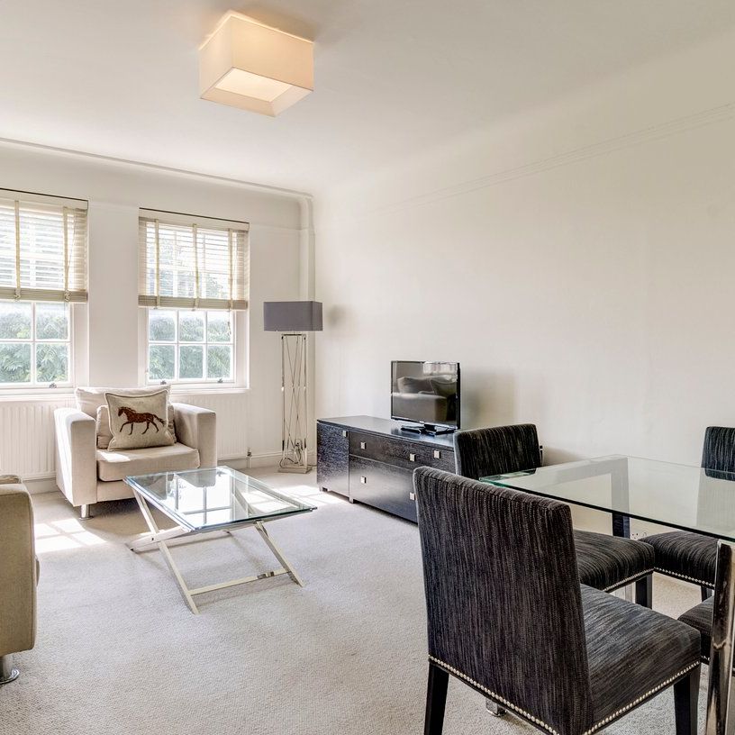 This beautiful two bedroom two bathroom fifth floor apartment is located in the heart of Chelsea. - Photo 1