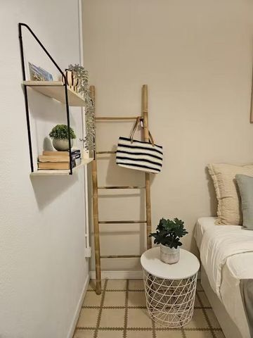 Plaça de Ramon Berenguer el Gran, Barcelona, Catalonia 08002 - Photo 2