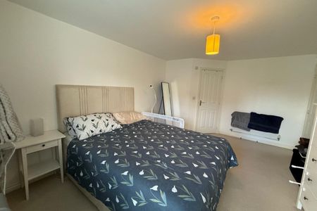 Nicholas Charles Crescent, AYLESBURY - Photo 5