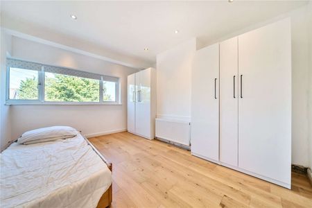 A good sized family home in a popular Orpington location - Photo 2