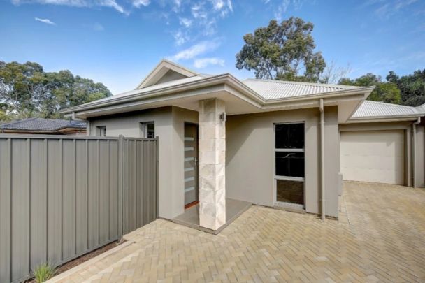 Contemporary courtyard home - Photo 1