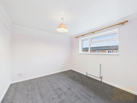 3 bedroom end of terrace house to rent - Photo 4