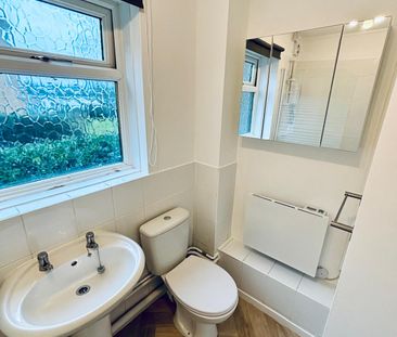 Newly Renovated One Bedroom Flat Near City Centre & Transport Links - Photo 5