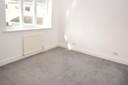 3 bedroom end of terrace house to rent - Photo 4