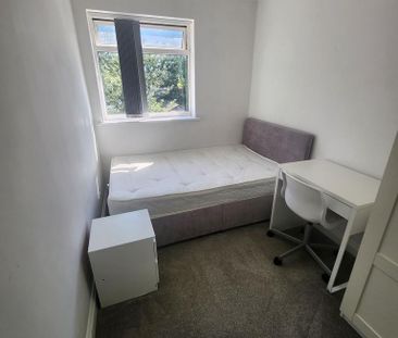 6 bedroom house to rent - Photo 1