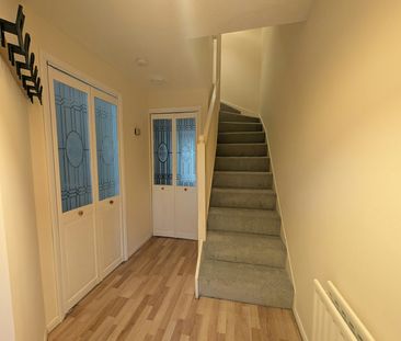 Semi-detached house to rent on - Photo 2