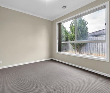 8 Lunn Court, Altona Meadows VIC 3028 - House For Rent | Domain - Photo 6