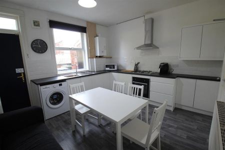 4 bedroom terraced house to rent - Photo 5
