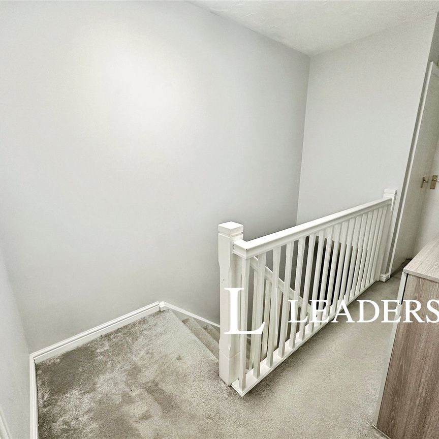 3 bedroom house to rent Ovaldene Way, ST4 - Photo 1