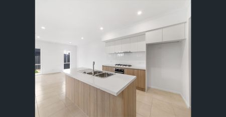 Spacious Five-Bedroom Family Living in Berwick Waters - Photo 3