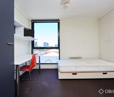 Furnished Studio Apartment - Photo 2