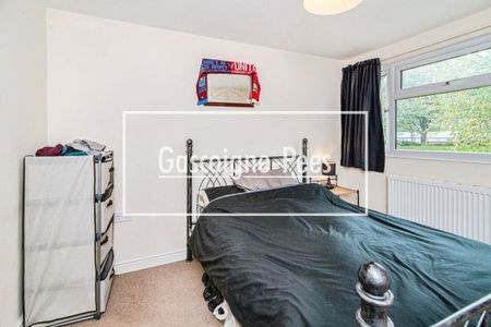 Basingstoke, RG21 - Photo 3