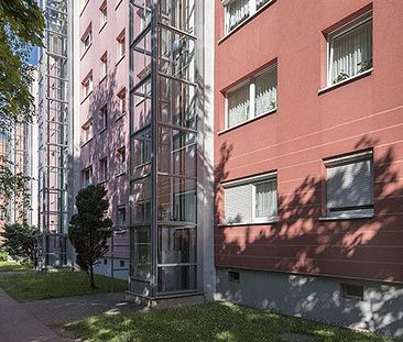 Familienfreundliche 4,5-Zimmerwohnung mit Balkon im 1.OG! - Photo 1