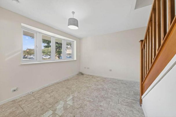 2 bedroom mews to rent - Photo 1