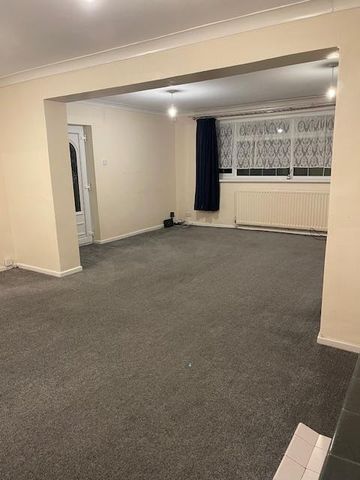 4 bedroom detached house to rent - Photo 4