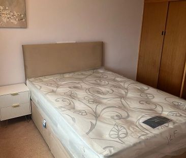 1 bedroom in a flat share to rent - Photo 3