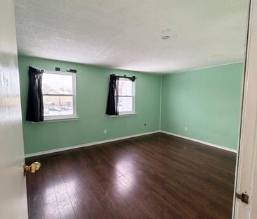 For Lease - 1391 Fenelon Crescent, Oshawa, Ontario - Photo 3