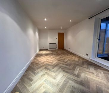 Smugglers Way, London, SW18 - Photo 4