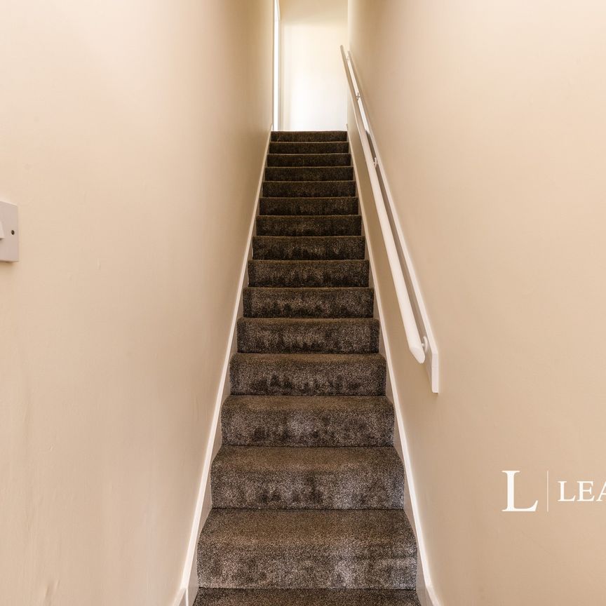 3 bedroom apartment to rent Piper Road, Kingston Upon Thames, KT1 - Photo 1